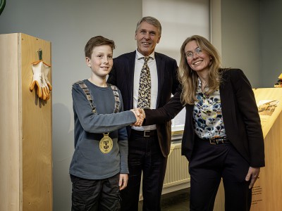 Tentoonstelling 'De wereld in beeld' geopend door Kinderburgemeester en Wethouder Tentoonstelling 'De wereld in beeld' geopend door Kinderburgemeester en Wethouder